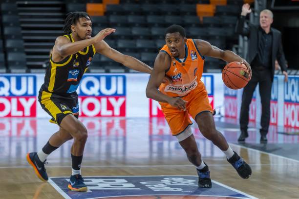 越接近事实 越接近事实